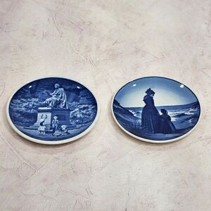 2 Royal Copenhagen Denmark‎ H.C Andersen Kongens Fano 31 & 48/2010 3" Plates
